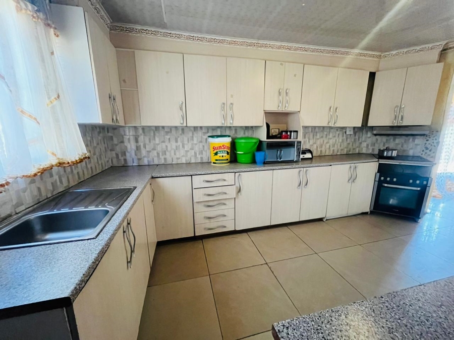 4 Bedroom Property for Sale in Grasslands Free State